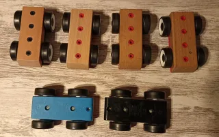 6 Coches de madera y plástico Ikea