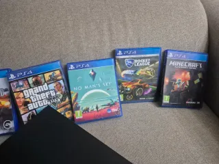 Console PS4 + 5 Giochi + 2 Controller