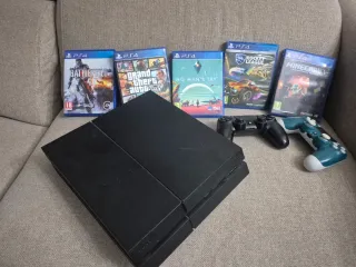 Console PS4 + 5 Giochi + 2 Controller