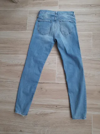 Pantalón vaquero Mujer Push Up Talla L. Zara