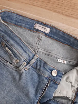 Pantalón vaquero Mujer Push Up Talla L. Zara