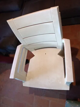 4 sillas de exterior de plástico blancas