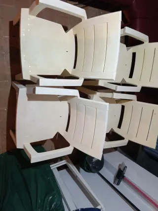 4 sillas de exterior de plástico blancas