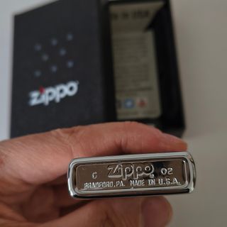 Encendedor Zippo "Aviso PM L'Her" (2002)