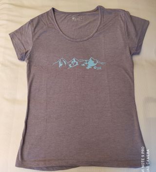 Camiseta Neak Peak Mujer en muy buen estado