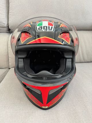 Casco AGV Negro y Rojo