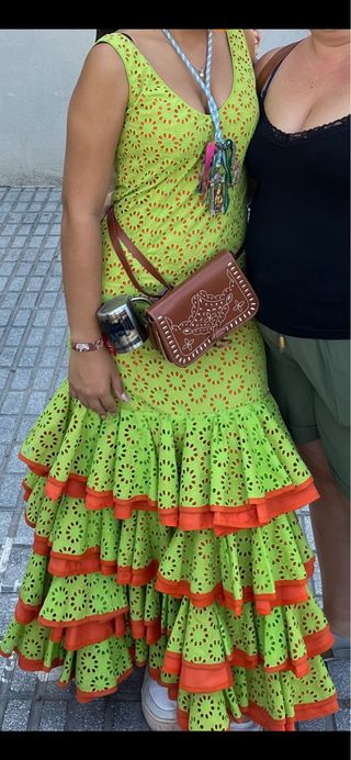 Traje de flamenca verde y naranja