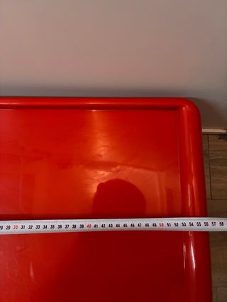 Bandeja roja de plástico