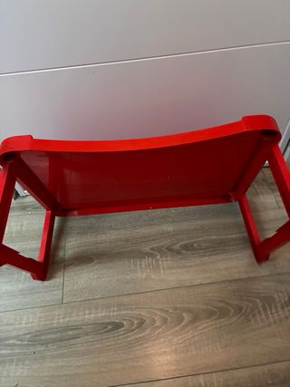 Bandeja roja de plástico