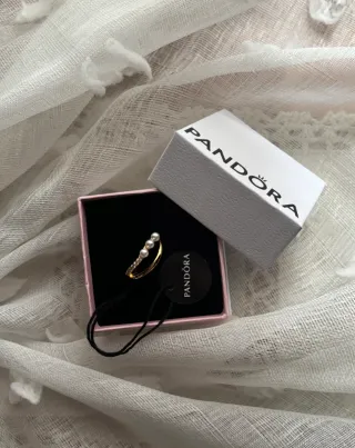 Anillo Pandora Curvo y Perlas