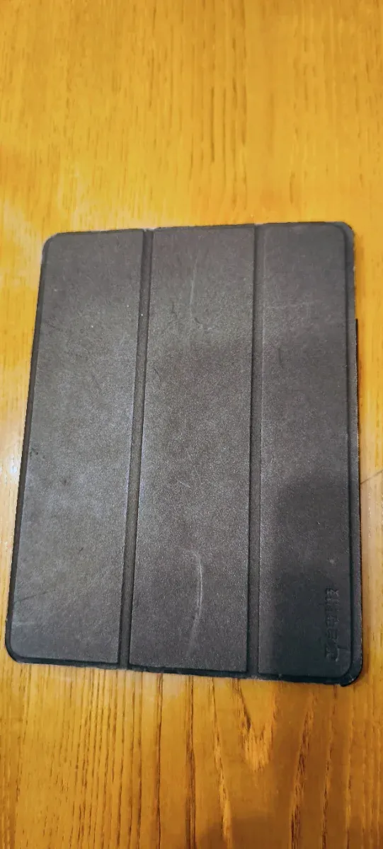Tablet con funda y cable. afbeelding 9