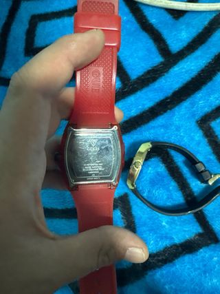 Reloj Guess Dorado y Negro