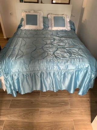 Juego de cama azul y blanco
