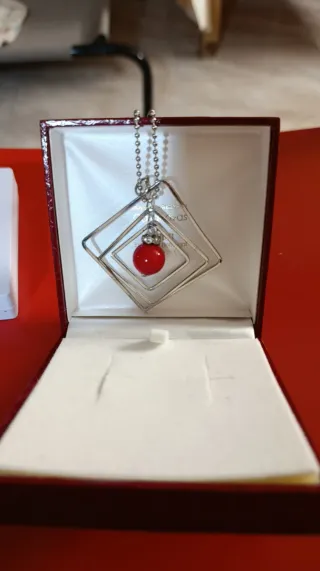 Collar Geométrico Minimalista Rojo y Plateado