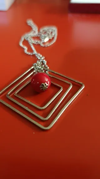Collar Geométrico Minimalista Rojo y Plateado
