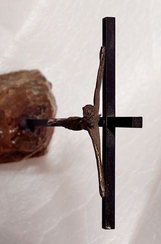 Crucifijo Vintage Años60.Alpaca y base de cuarcita