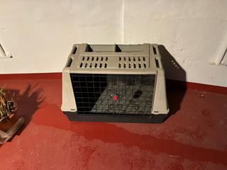 Transportín para perros gris y negro