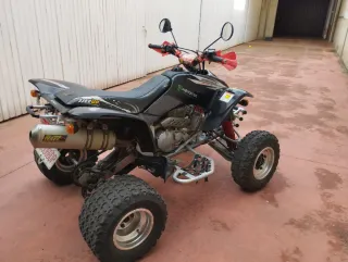 Quad Honda Negro/Rojo Off-Road