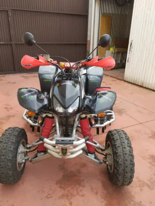 Quad Honda Negro/Rojo Off-Road