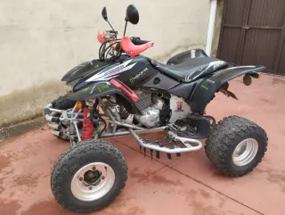 Quad Honda Negro/Rojo Off-Road