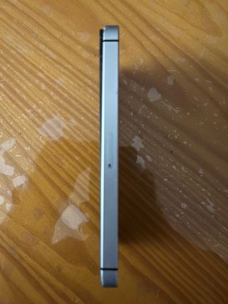 iPhone SE Negro/Plateado