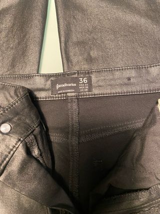 Pantalón efecto piel negro talla 36