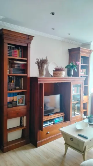 Muebles de salón de madera y cristal