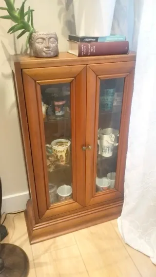 Muebles de salón de madera y cristal