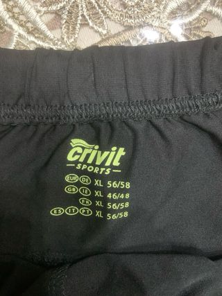 Pantaloncini Crivit neri con dettagli verdi