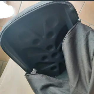 Mochila Asics Negra y Gris