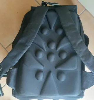 Mochila Asics Negra y Gris