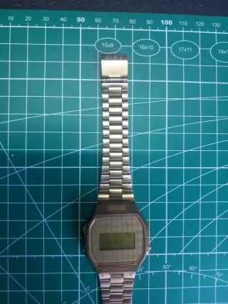 Casio A168. Original. Vintage. Dorado. Oro.