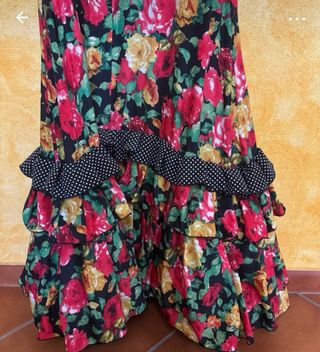 Traje de flamenca floral y lunares