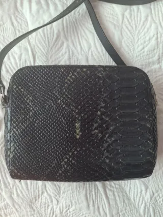 Bolso Uterqüe Piel Serpiente Negro