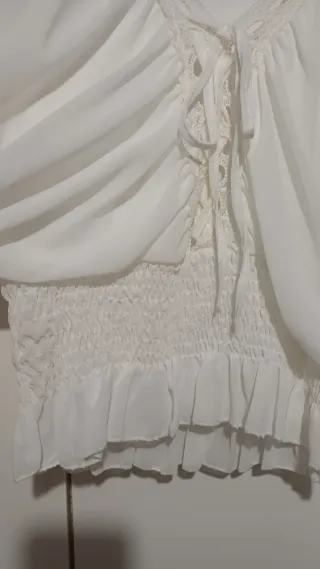 Camicia bianca con fiocco