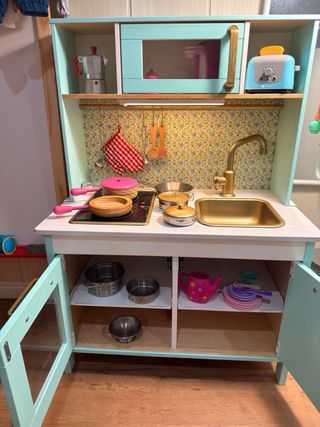 Cocinita infantil restaurada con luz