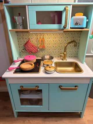 Cocinita infantil restaurada con luz