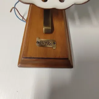 Aplique cerámica, madera y metal