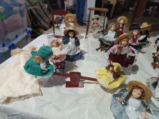 Collezione 25 Bambole in Ceramica + Giocattoli