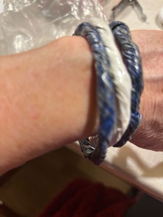 Pulseras de papel hechas a mano