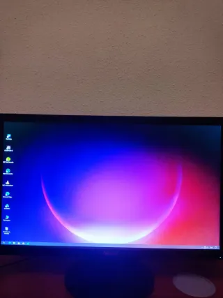 Ordenador de sobremesa negro