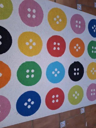 Alfombra infantil Ikea botones multicolor Tastrup