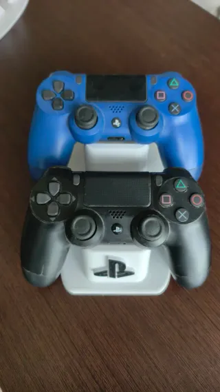 Soporte doble para mandos PS4/PS5