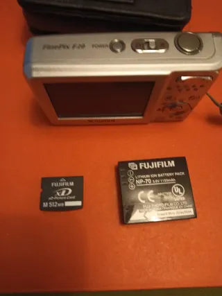 Cámara Fujifilm Finepix F20 + Batería + Tarjeta