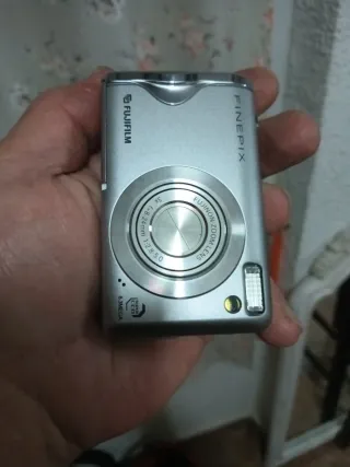 Cámara Fujifilm Finepix F20 + Batería + Tarjeta