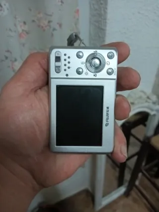 Cámara Fujifilm Finepix F20 + Batería + Tarjeta