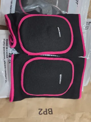 Ginocchiere donna nere con bordo rosa