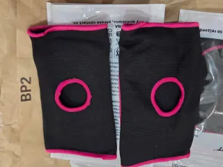 Ginocchiere donna nere con bordo rosa