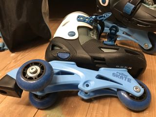 Patines infantiles con bolsa azul t-30-33