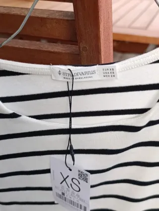 Camiseta Stradivarius rayas blanca y negra Talla X
